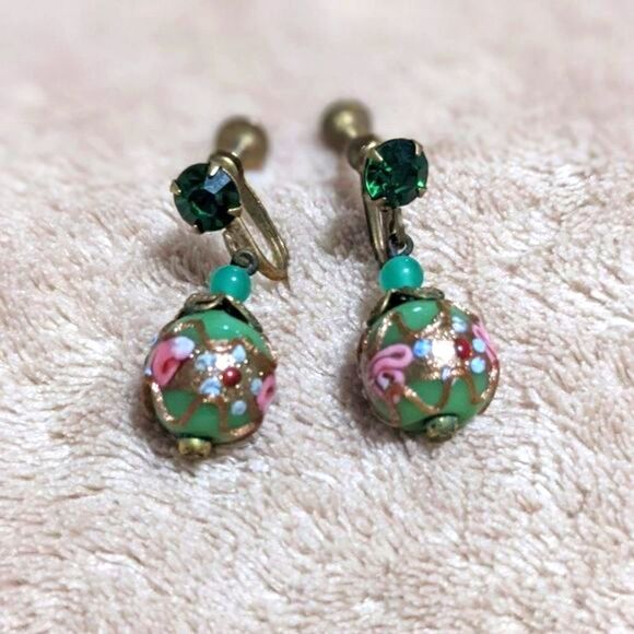 Vintage 1920's Hand Painted Green Glass Bead Screw Back Earrings - Picture 6 of 9
